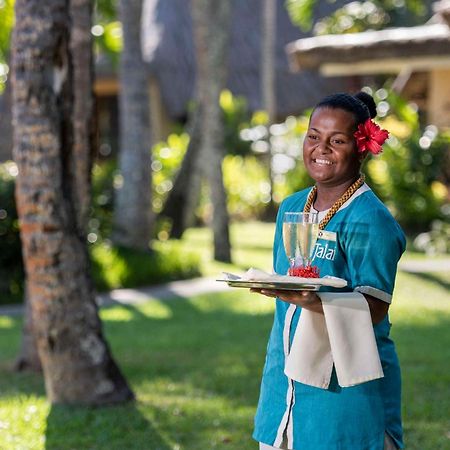 Outrigger Fiji Beach Resort Korotogo Bagian luar foto A hotel staff in Mauritius
