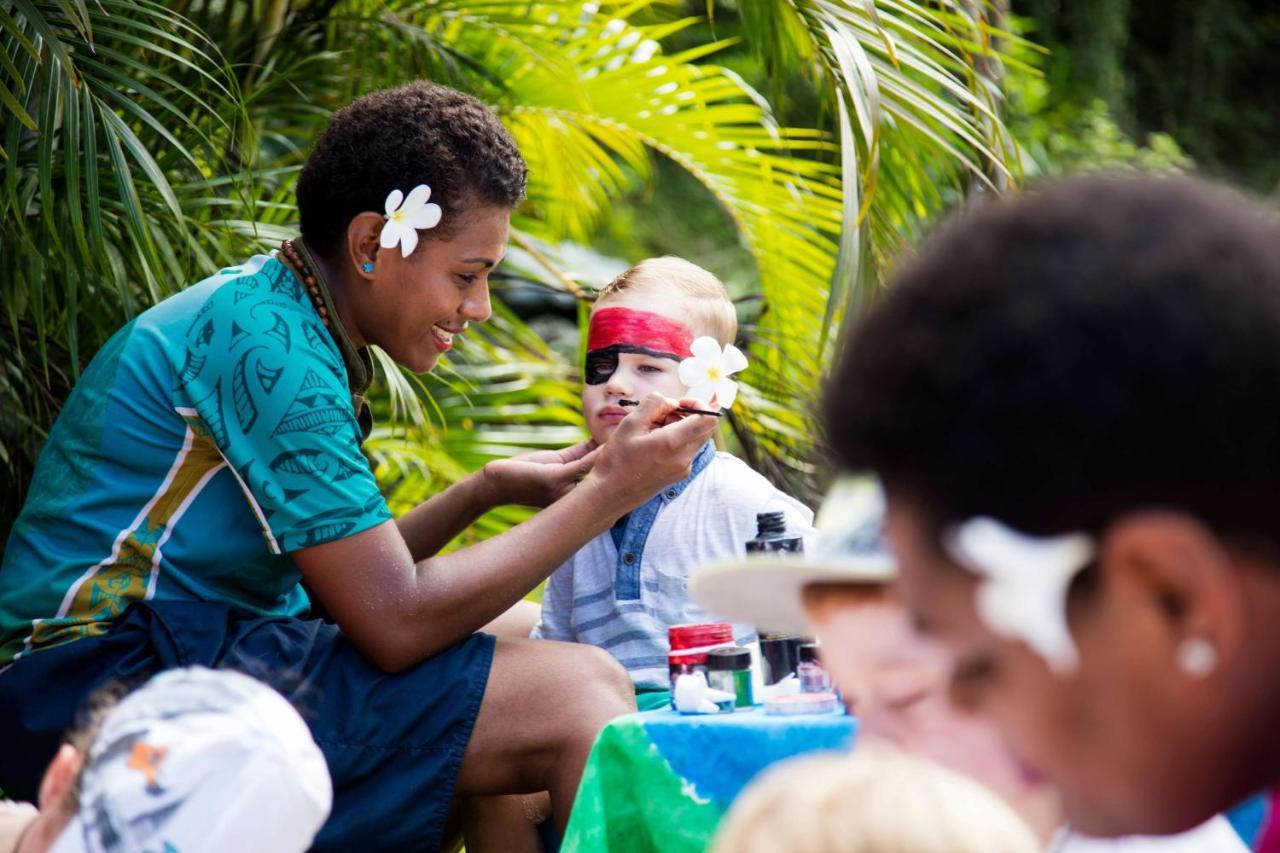 Outrigger Fiji Beach Resort Korotogo Bagian luar foto A young woman from the Cook Islands applying titi muka to a child's face