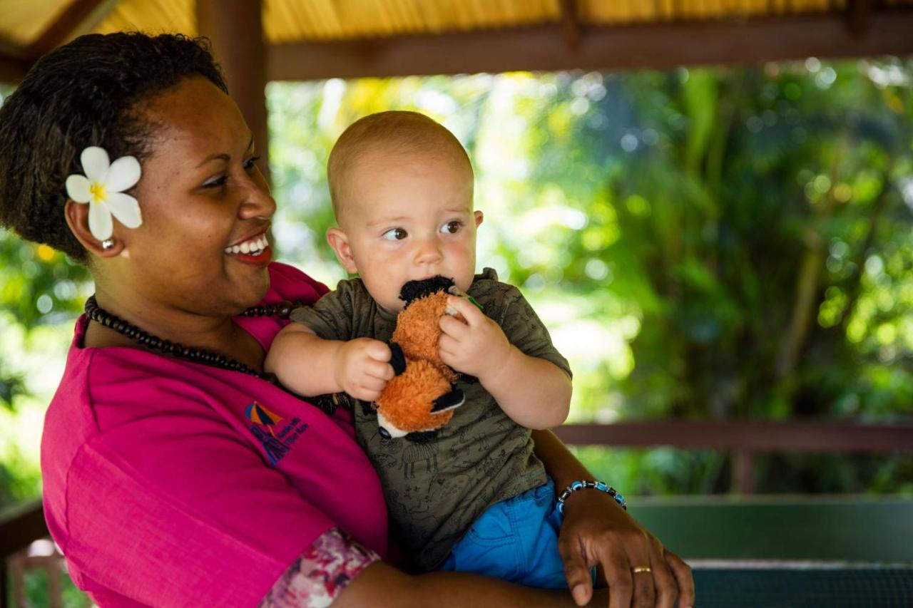 Outrigger Fiji Beach Resort Korotogo Bagian luar foto A mother and child in the Marshall Islands