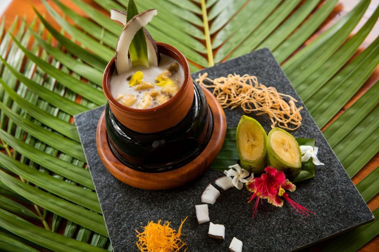 Outrigger Fiji Beach Resort Korotogo Bagian luar foto Bicol Express