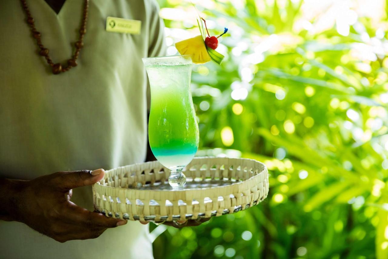 Outrigger Fiji Beach Resort Korotogo Bagian luar foto A server holding a tray