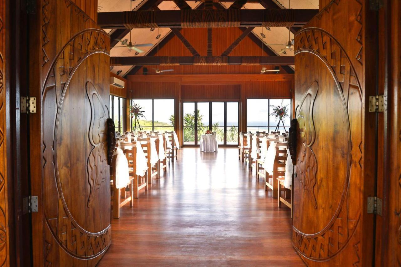 Outrigger Fiji Beach Resort Korotogo Bagian luar foto The interior of the church