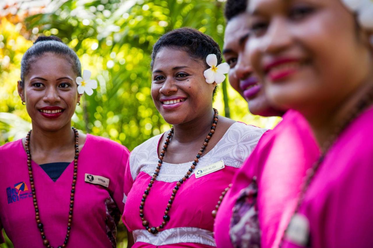 Outrigger Fiji Beach Resort Korotogo Bagian luar foto A group of Dominican women