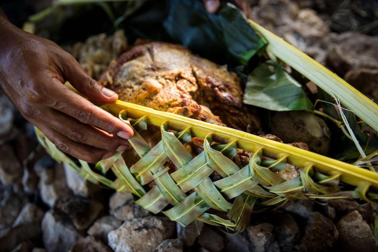 Outrigger Fiji Beach Resort Korotogo Bagian luar foto Kava being prepared in Fiji