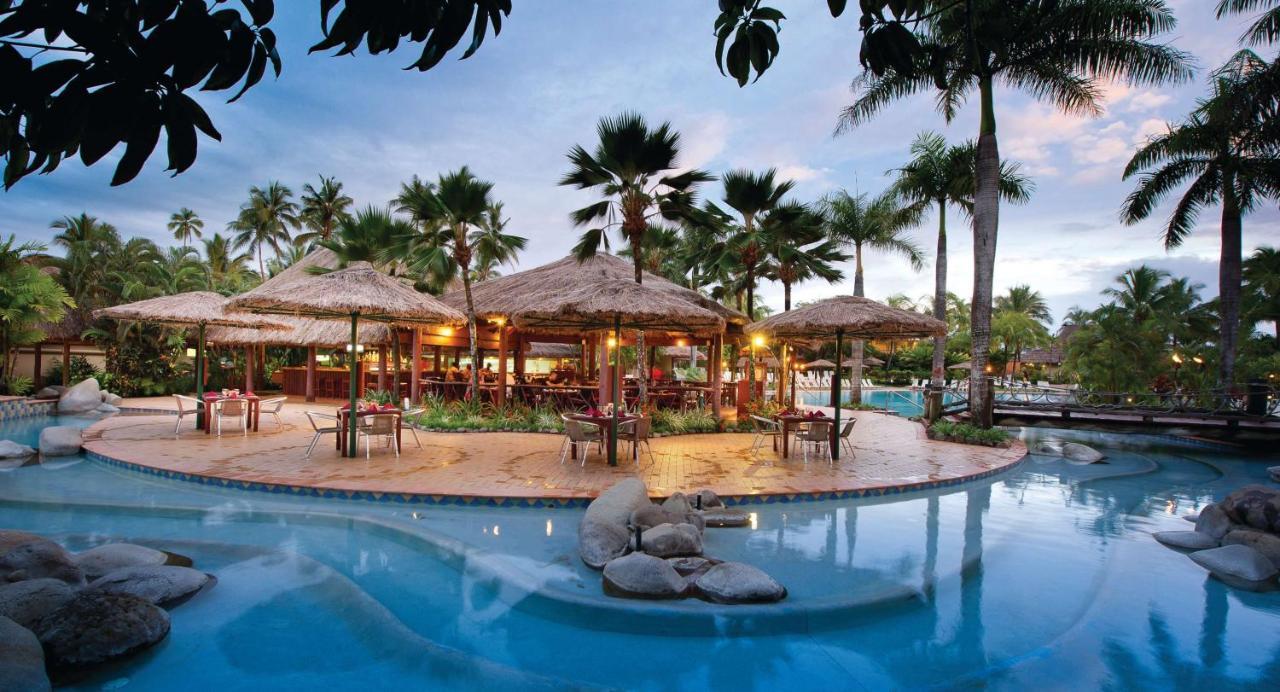 Outrigger Fiji Beach Resort Korotogo Bagian luar foto The pool at the Sheraton Resort