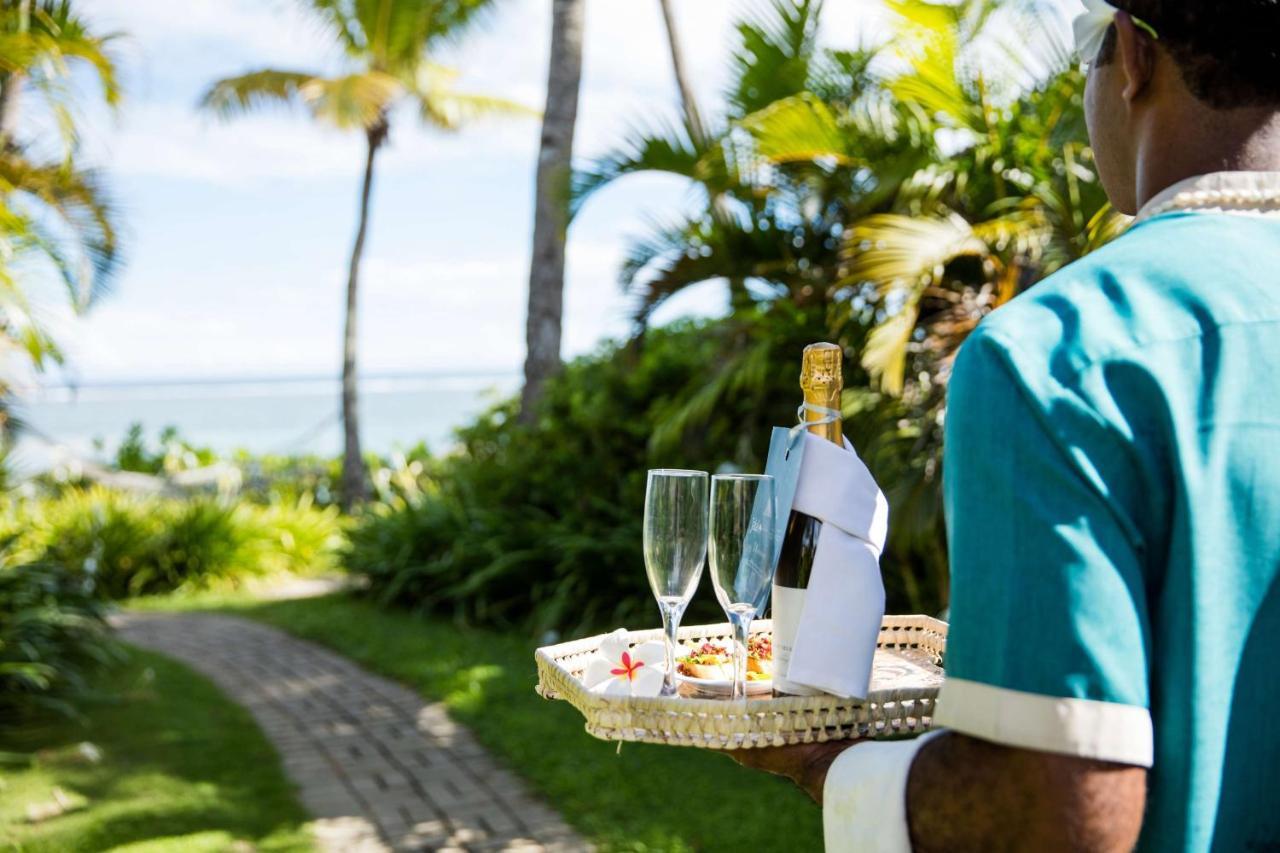 Outrigger Fiji Beach Resort Korotogo Bagian luar foto A butler at the Four Seasons Resort Maldives at Landaa Giraavili