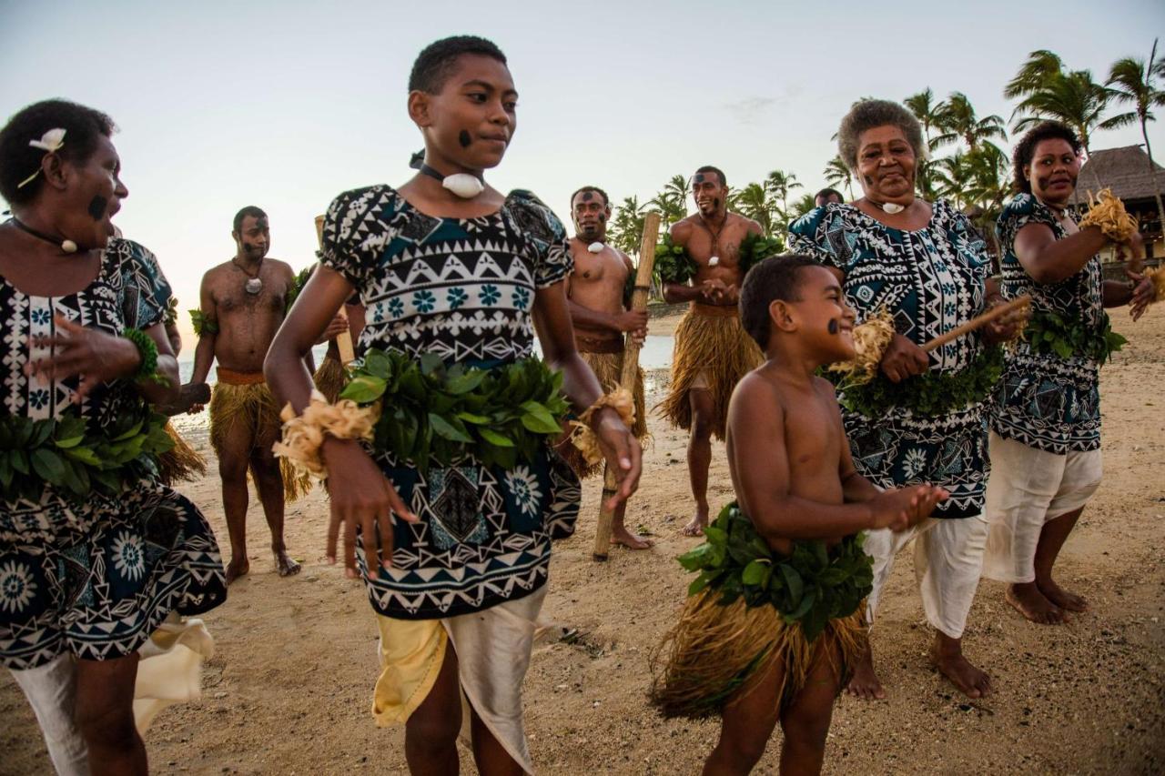 Outrigger Fiji Beach Resort Korotogo Bagian luar foto Tuvaluan dancers