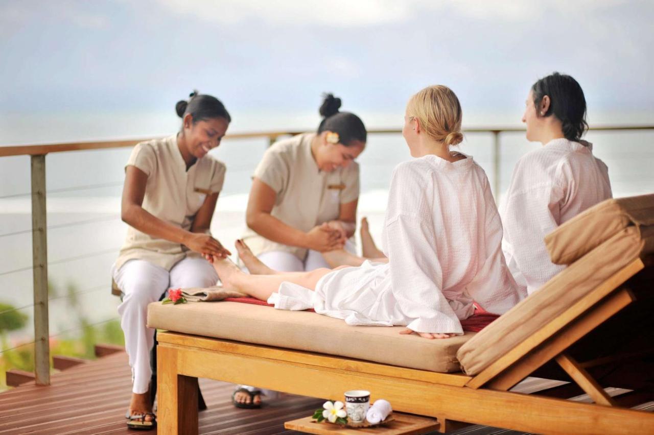Outrigger Fiji Beach Resort Korotogo Bagian luar foto Spa treatment