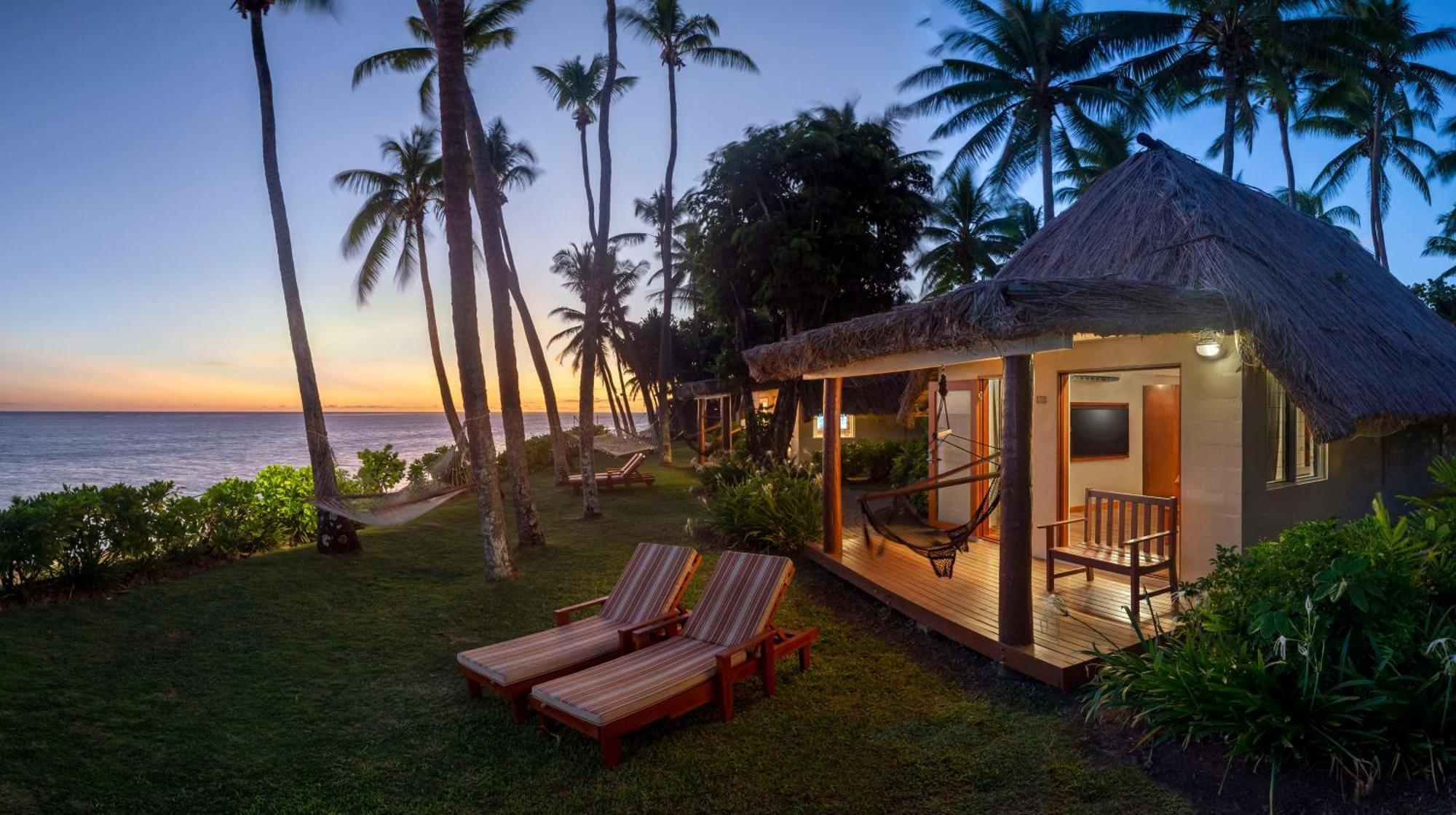 Outrigger Fiji Beach Resort Korotogo Bagian luar foto Sunset at the Beachfront Villas