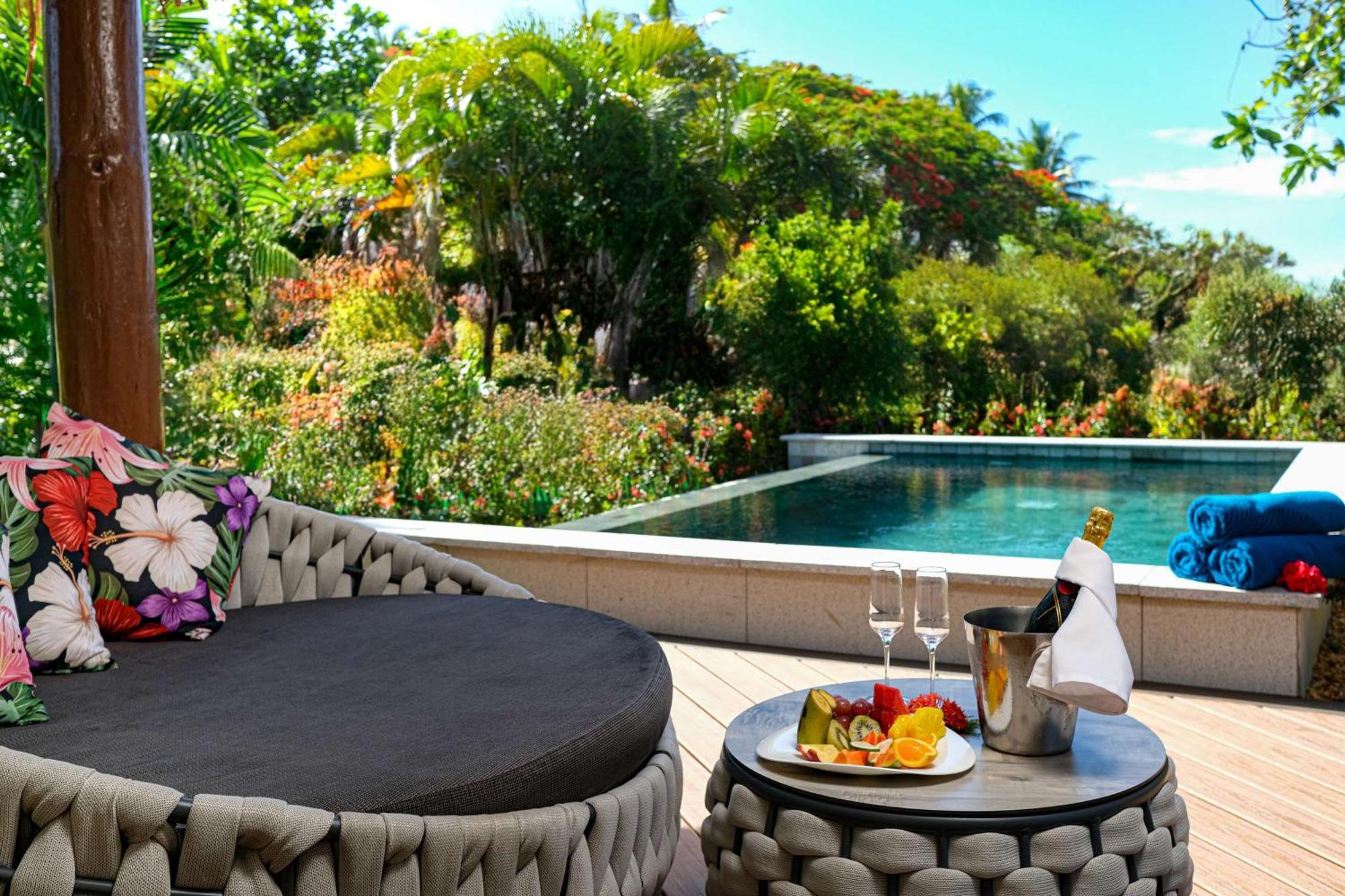 Outrigger Fiji Beach Resort Korotogo Bagian luar foto