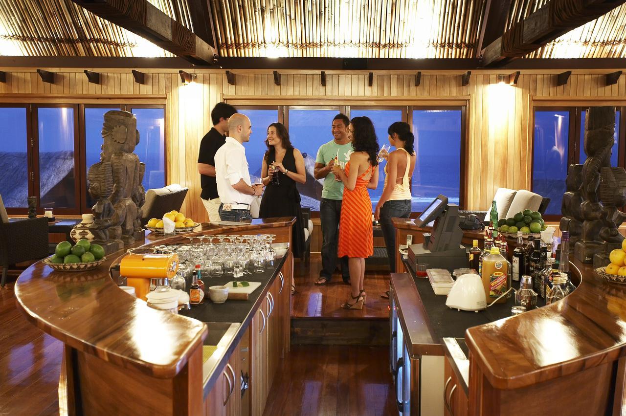 Outrigger Fiji Beach Resort Korotogo Bagian luar foto The interior of the restaurant